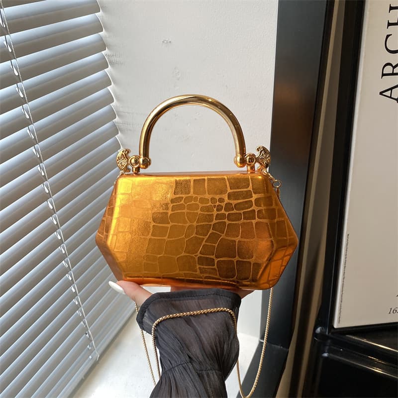 European and American fashion chain bag for women, new style, temperament, portable evening bag, niche design chain shoulder crossbody bag