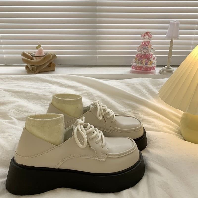 White small leather shoes for women, 2025 spring and summer British academy style lace-up thick sole flats round toe Japanese JK uniform shoes