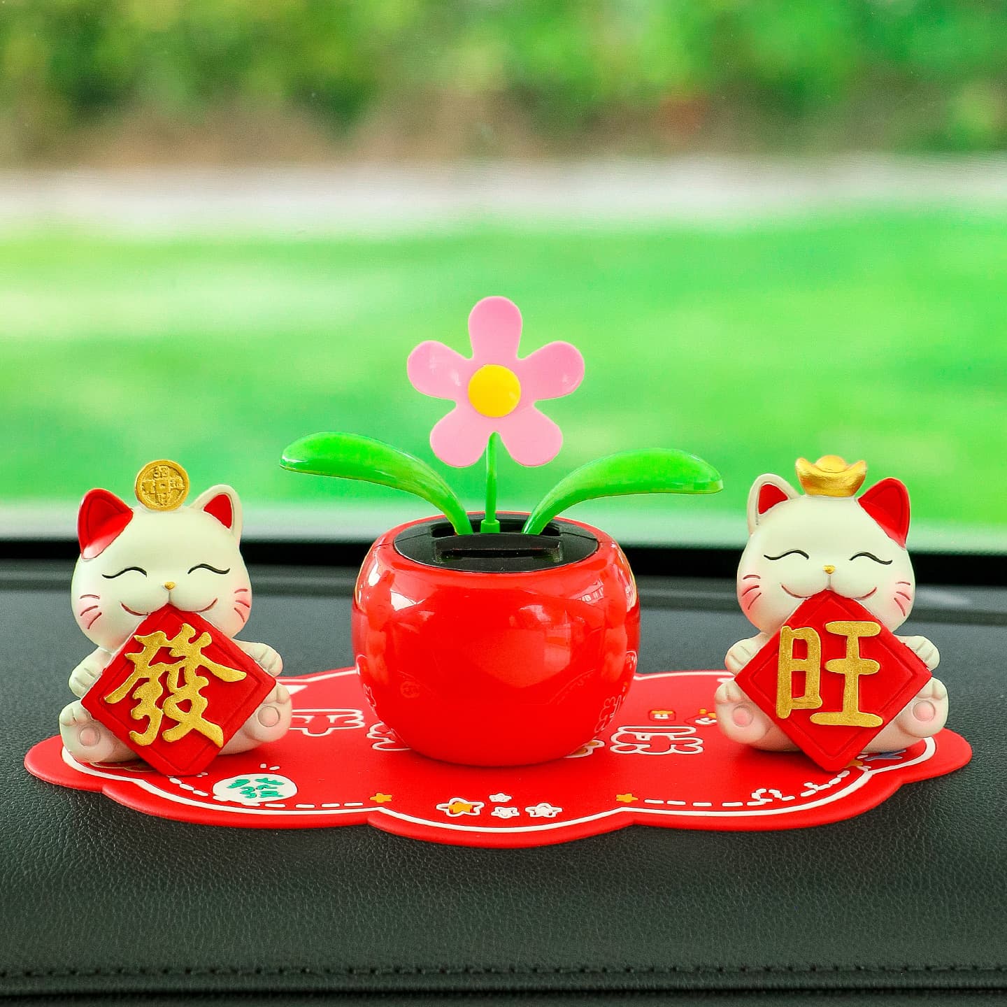 Chinese Trendy Fortune Cat Car Ornament, Solar-Powered Swinging Sunflower Car Decoration