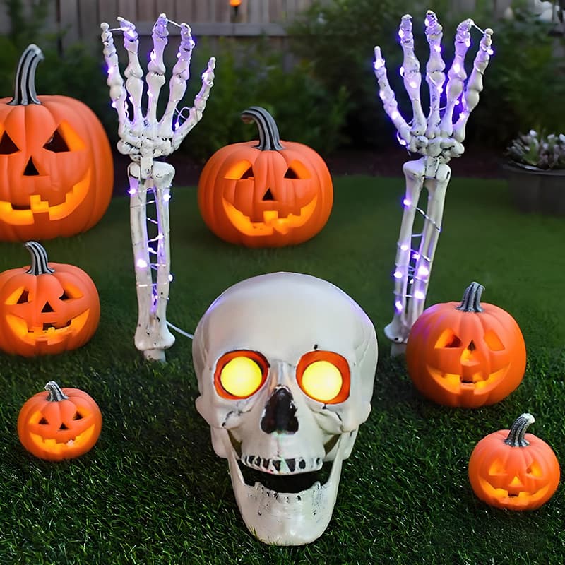 Cross-border realistic skull lamp for Halloween props, ghost festival atmosphere decoration, outdoor solar-powered ghost hand