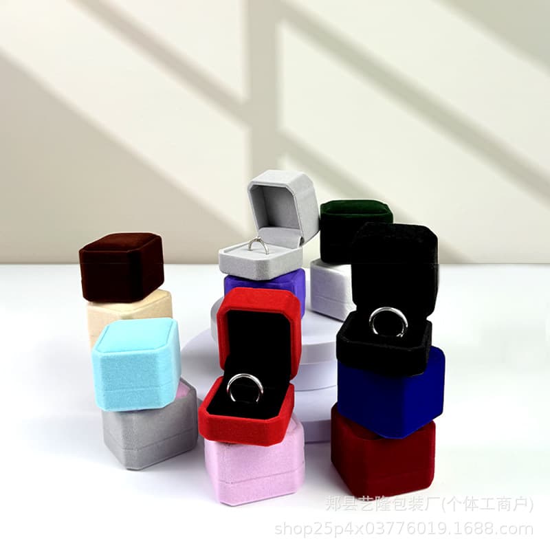 Velvet Jewelry Box Wedding Ring Jewelry Packaging Box Custom Necklace Bracelet Gift Box Jewelry Ring Wholesale