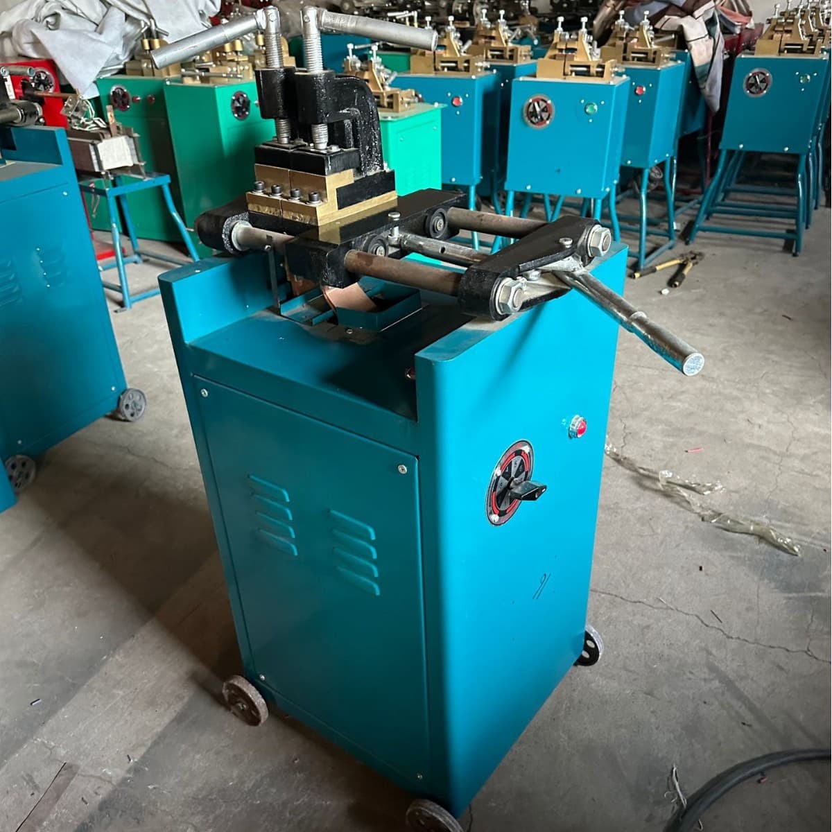 Source factory Wulian copper-aluminum butt welding machines, specialized welding machines for strong welding that passes mold tests without breaking, free samples for stainless steel.