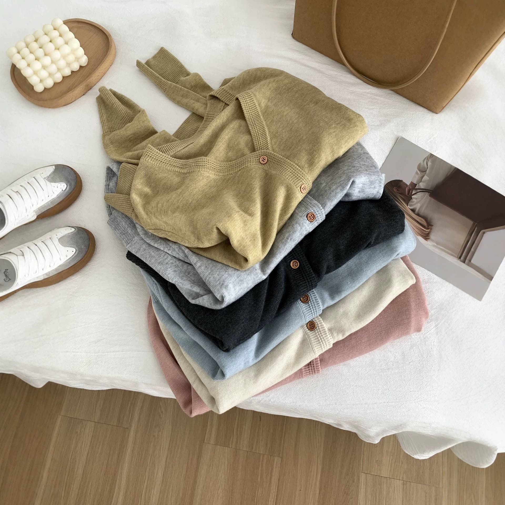 Gentle retro solid color V-neck wool knitted cardigan women's drapey soft waxy sweater jacket 26 spring and autumn top jacket