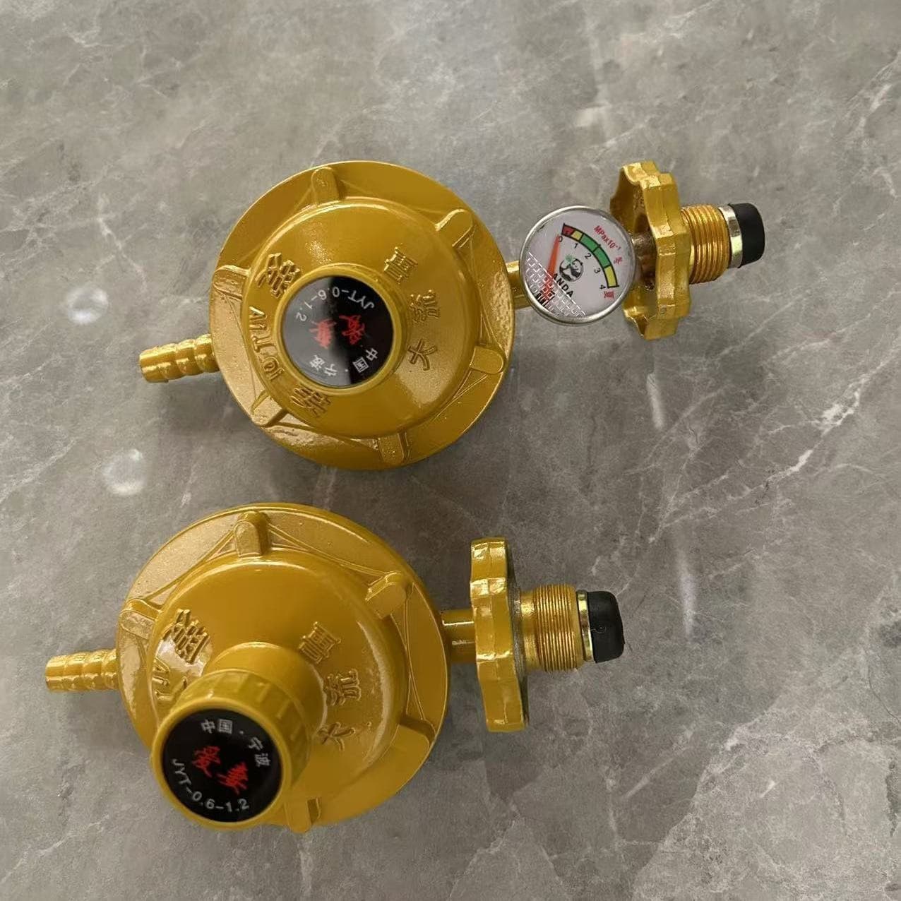 Water Heater Valve Household Gas Regulator Gas with Gauge Low Pressure Valve LPG Regulator Universal Gas Stove
