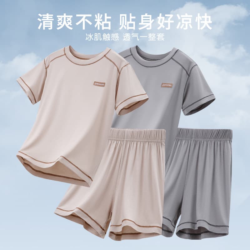 This is a very comfortable modal children's pajama set for boys, perfect for summer short-sleeved shirts and shorts.