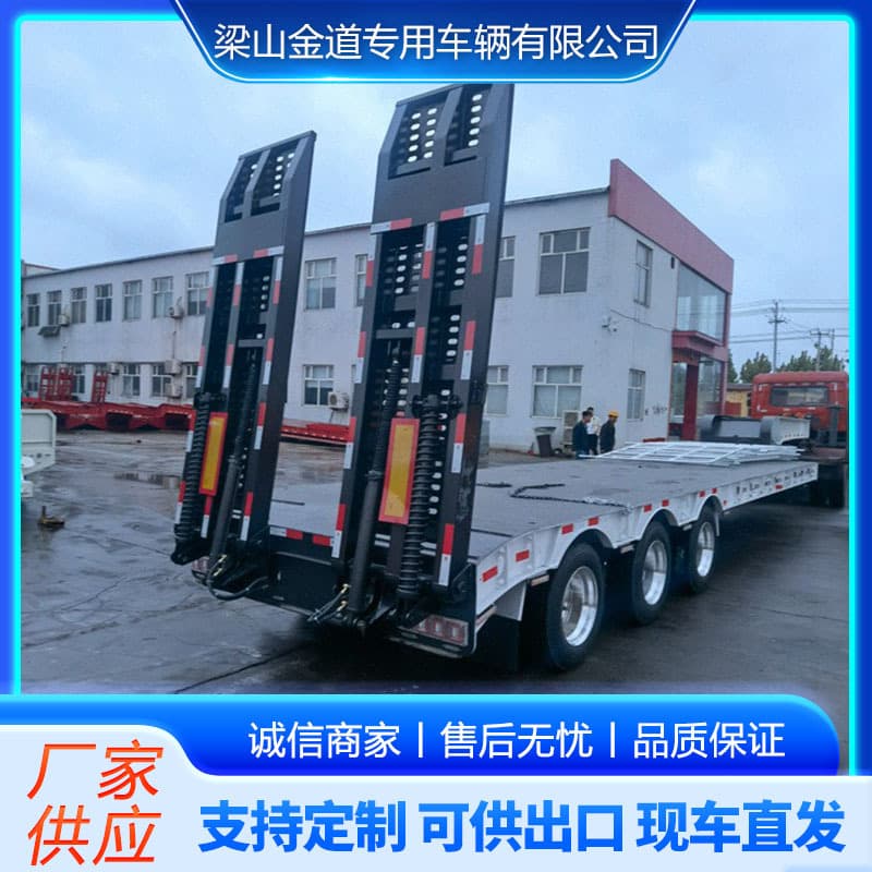 Export heavy-duty hydraulic ramp low-bed semi-trailer, 13-meter engineering equipment transport vehicle, excavator trailer board
