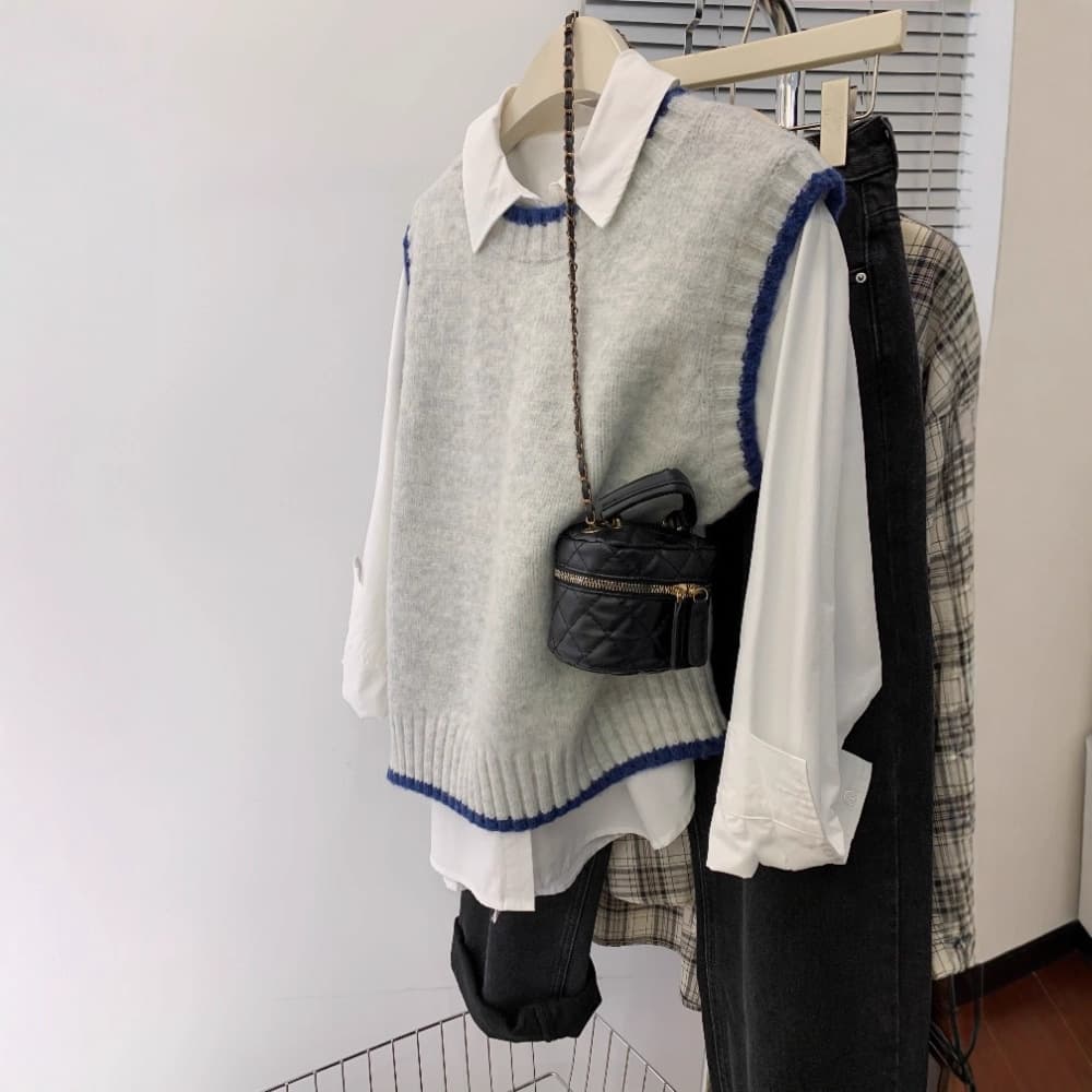 Early Autumn Outfit Set 2026 New Korean Retro Knit Vest Layered with Solid Color Shirt Two-Piece Set for Women
