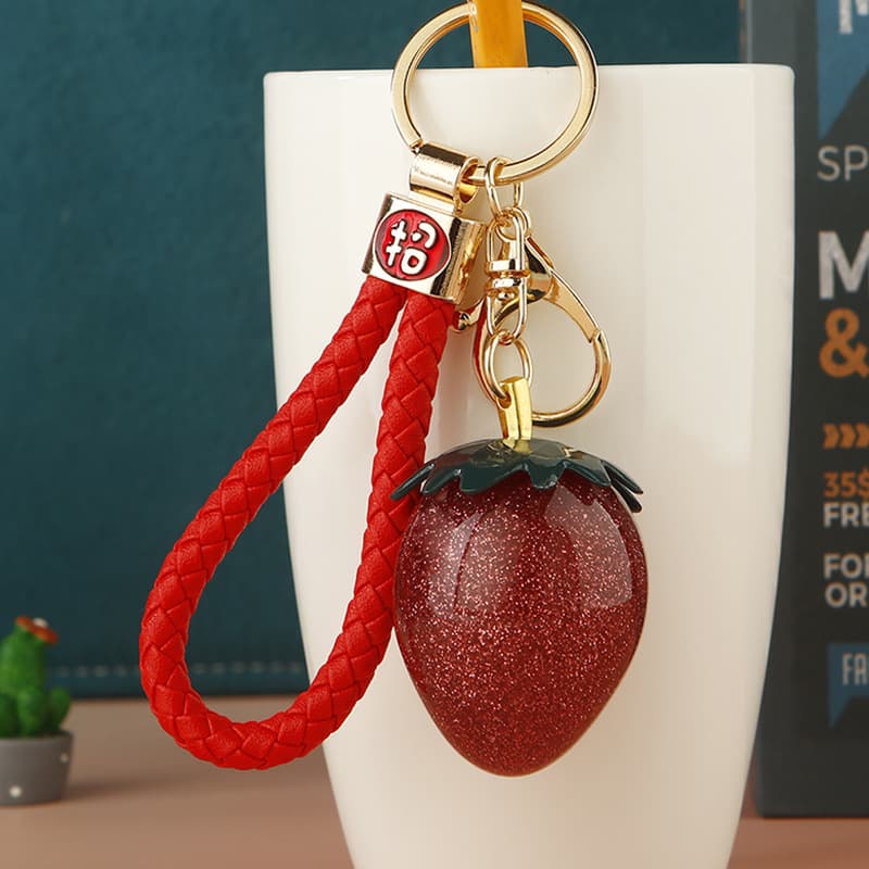 Lucky creative resin simulation fruit strawberry car keychain female cute bag pendant exquisite key chain ring