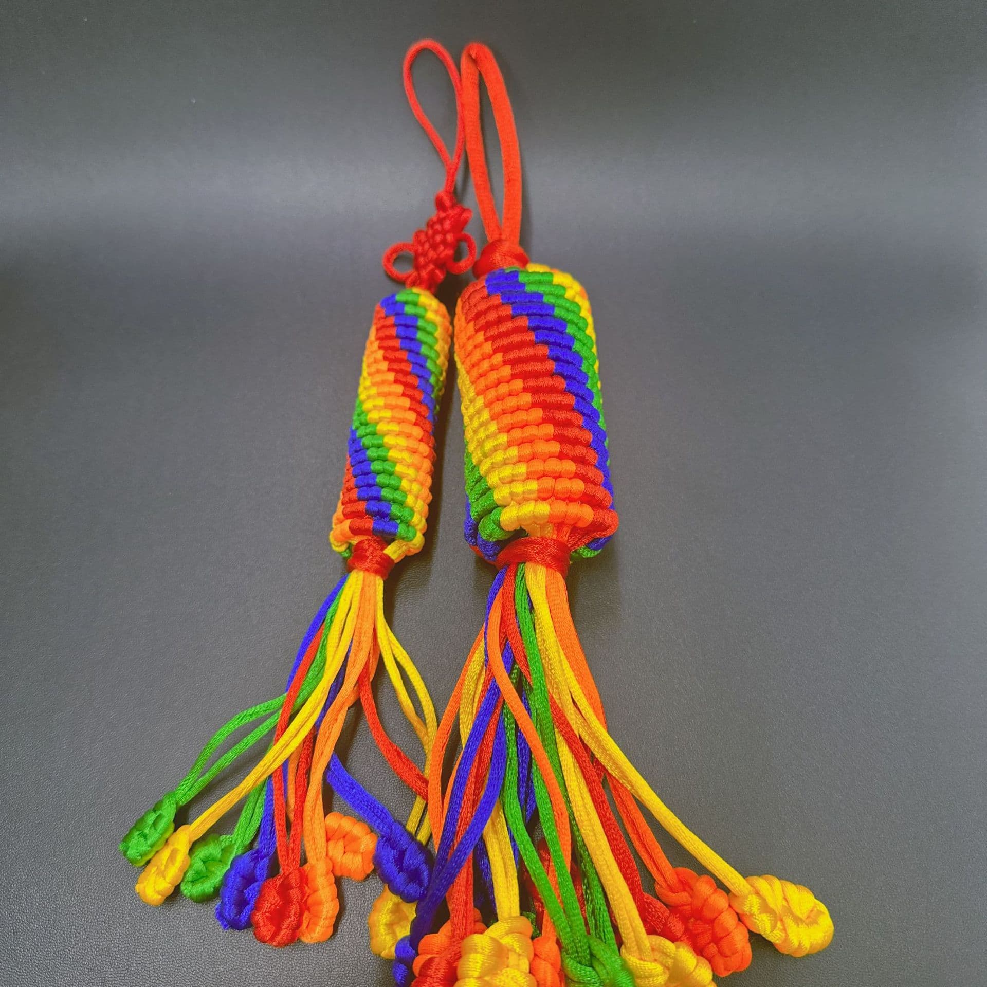Tibetan-style diamond knot pendant, handwoven five-color thread red Chinese knot, car and home hanging ornament