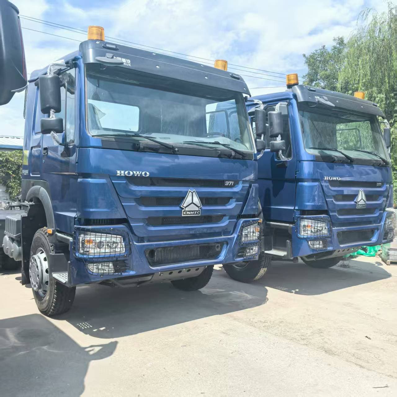 Cross-border stock new vehicle Sinotruk Howo tractor 6x4 trailer head HOWO 371 horsepower semi-trailer transport tractor