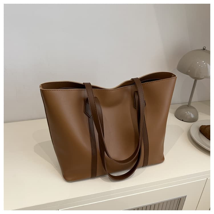Fashionable and versatile retro commuter shoulder bag, trendy and simple tote bag, college student class bag, high-end women's bag