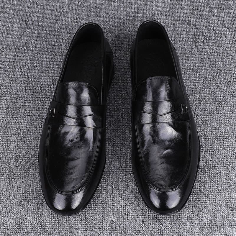 Men's Loafers 2025 New Style Casual Versatile Breathable Business Soft Sole Slip-on Handcrafted Popular Dad Leather Shoes