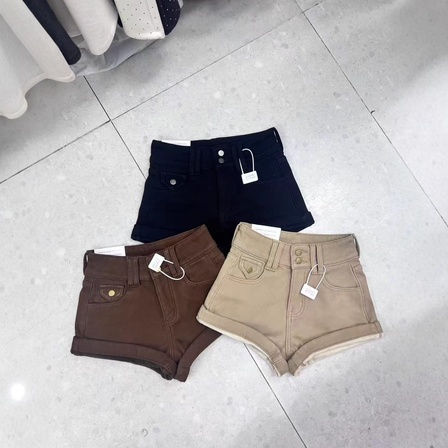 Fleece-Lined Thickened Hot Girl Slimming Shorts for Women Winter New High-Waist Slimming Versatile Butt-Hugging A-Line Lifting Buttocks Pants 7028