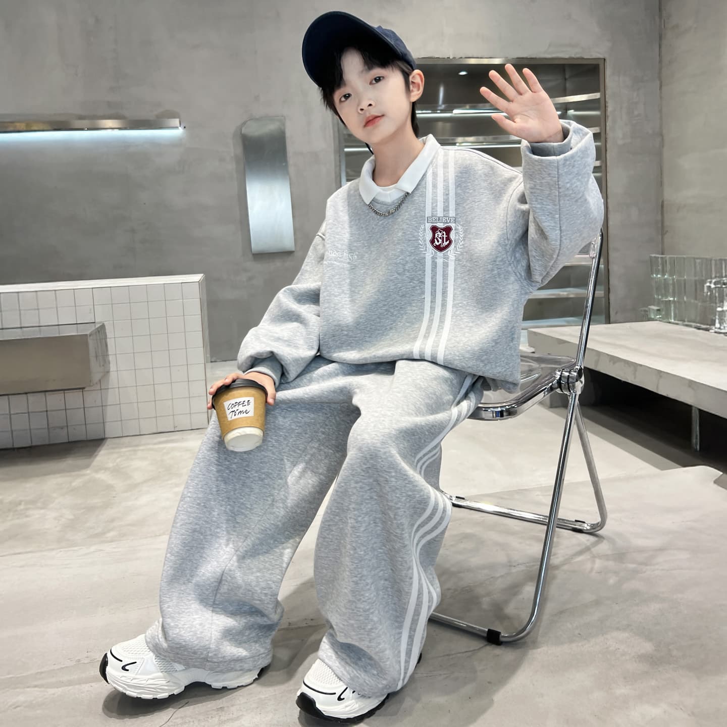 Boys' sports pull-up suit autumn and winter 2026 new style medium and large children's casual two-piece set children's clothing trend
