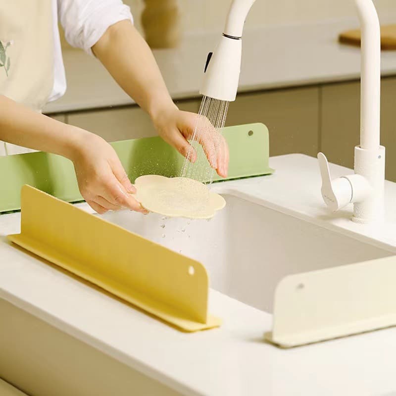 Sink Splash Guard, Countertop Water Barrier with Suction Cups for Home Kitchen and Bathroom, Dishwashing and Vegetable Cleaning Splash Protection