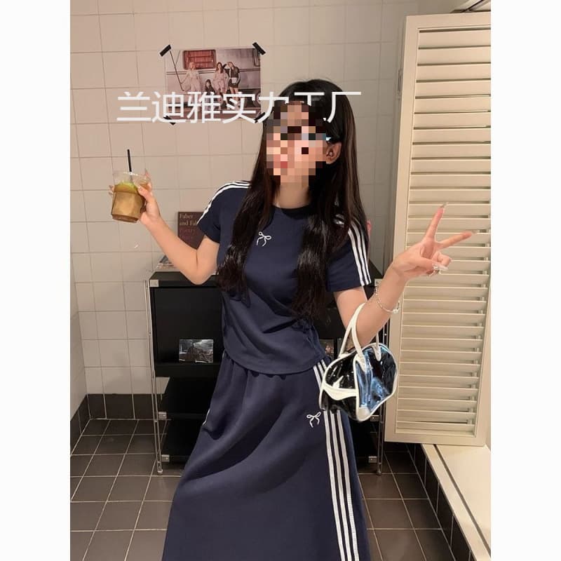 Youthful Versatile Women's Summer Korean Style Sporty Casual Fashion Three-Stripe Short Sleeve T-Shirt and Skirt Two-Piece Set