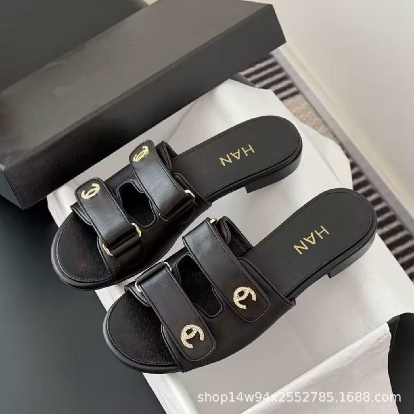 2026 New Summer Style Chanel-Inspired Flat Lazy Slippers for Women with Rhinestone Buckle and Double Strap Velcro, Suitable for Export and Cross-Border Trade, European and American Style