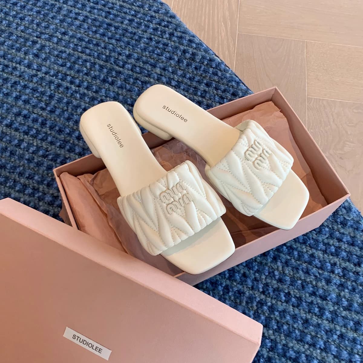 Fashionable Solid Color Flat Bottom Slip-On Slippers for Summer 2024 Square Toe Outdoor Wearable Slippers Breathable Balance