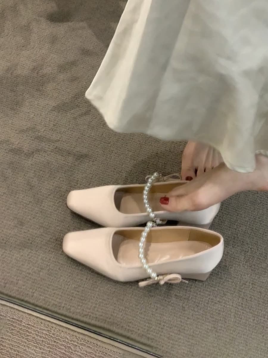 Lambskin version ~ French-style gentle pearl strap Mary Jane shoes, elegant square toe with bow, chunky heel.