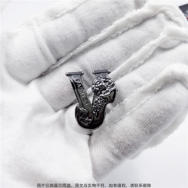 Bag Hardware Badge V-Shape Gold Medal Accessory for Luggage and Shoes Custom Badge Zinc Alloy Bag Hardware Parts