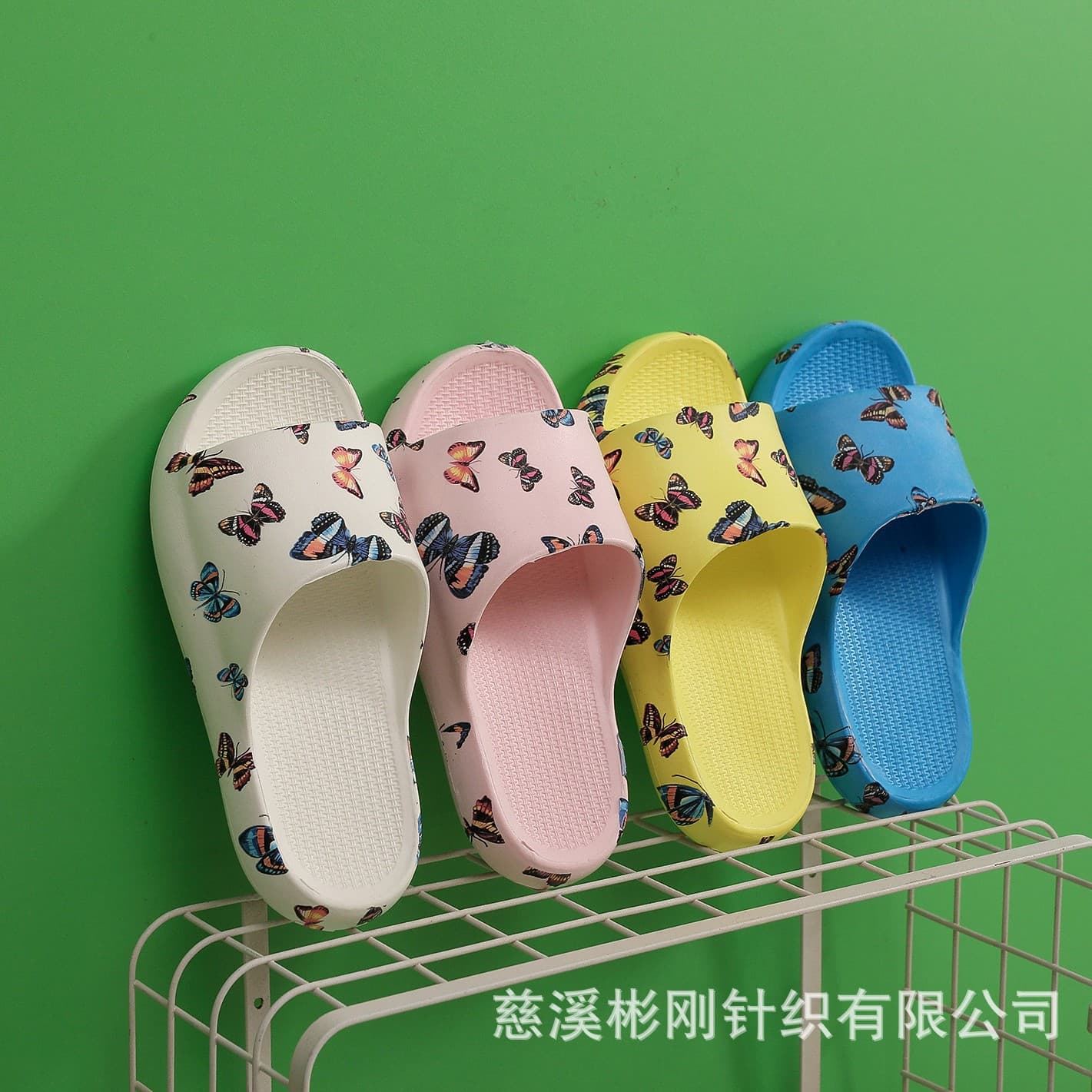Children's Thick-Soled Sandals with Butterfly Print, Anti-Slip Design for Indoor and Outdoor Beach Wear