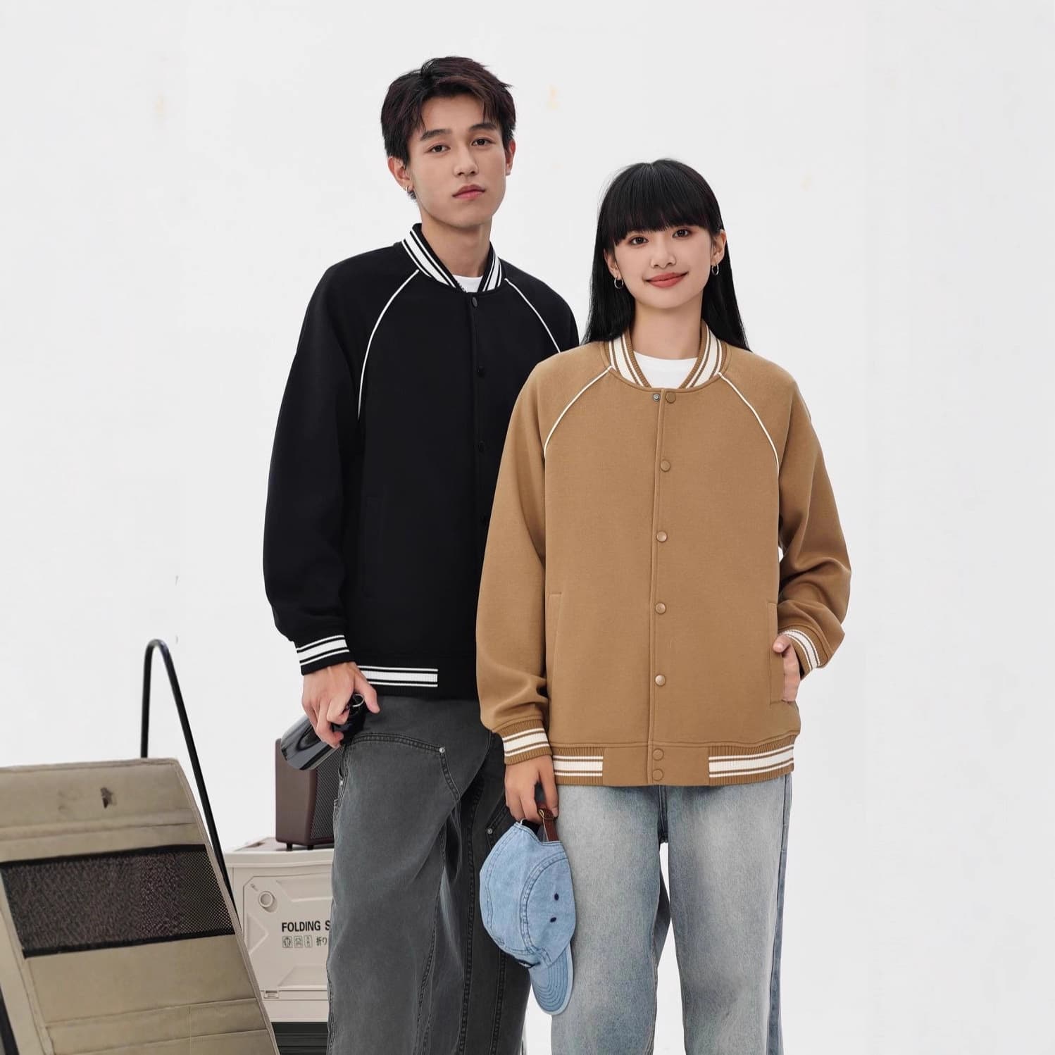 Baseball jacket for men and women, thickened, loose-fitting, outdoor, retro, fashionable, casual, couple's baseball jacket for spring, autumn and winter.