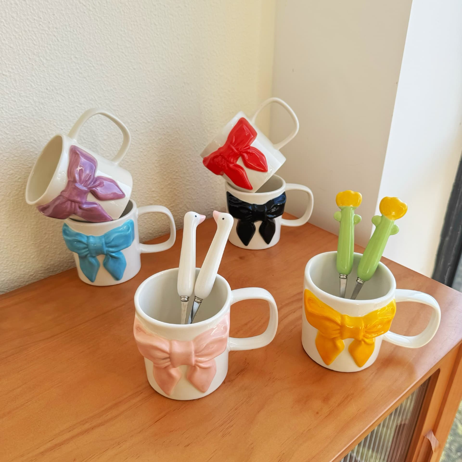 Designer Bow Ceramic Mug Coffee Cup Ins Style Hand-painted Underglaze High-temperature Resistant Ceramic Cup