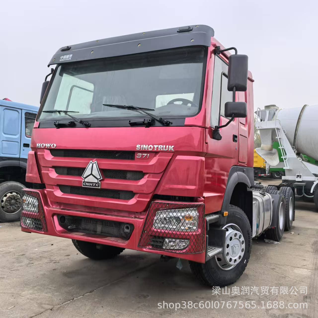 Year-round sale of Howo tractor head, rear 8-wheel freight truck head, 380HP container transport tractor