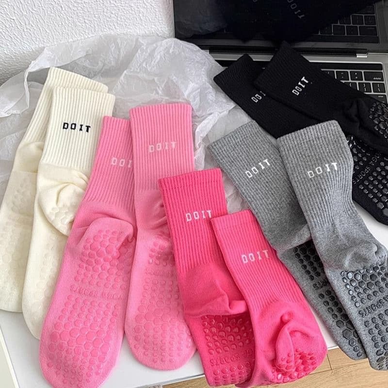 Mid-Calf Yoga Socks for Women, Fitness Floor Socks, Cotton Sports Socks, Sweat-Absorbing Breathable Socks, Pilates Socks, Shark Pants