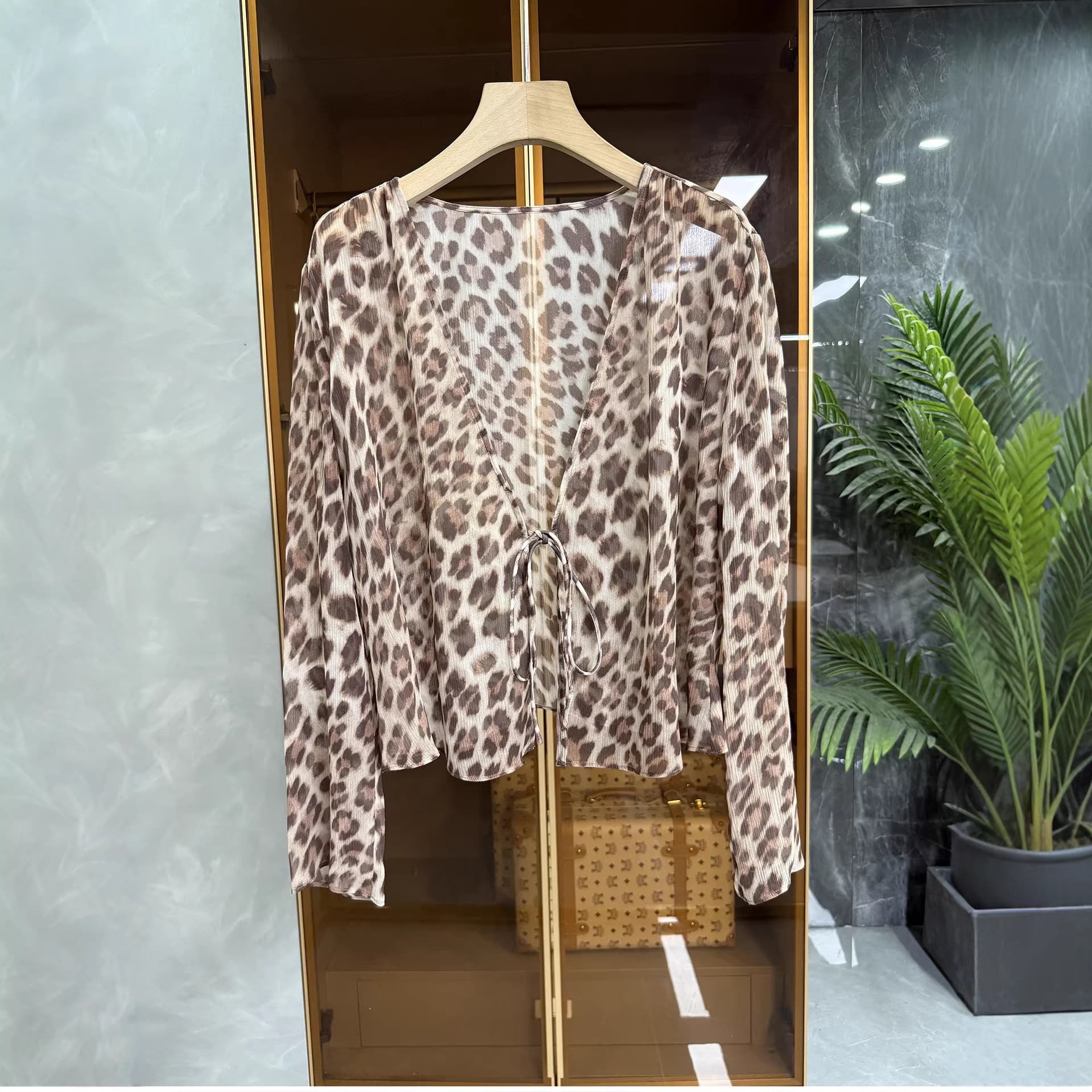 No One Can Resist Her Charm! Women's Cool-Touch Silk Leopard Print Long-Sleeve Short Cardigan