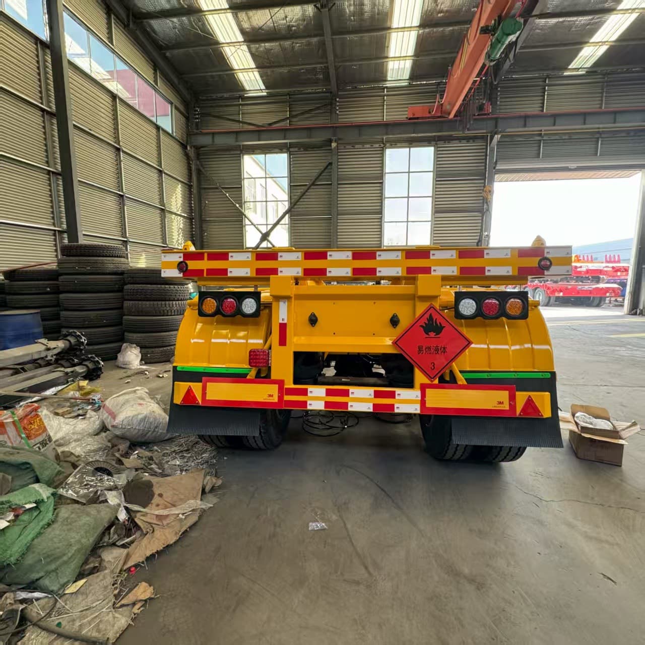40-foot container skeleton truck, hazardous materials skeleton semi-trailer, flatbed truck skeleton transport vehicle