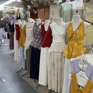 First-line brand boutique dresses, pants, and suits for women from Shenzhen Nanyou, direct from factory, live-streaming supply wholesale.