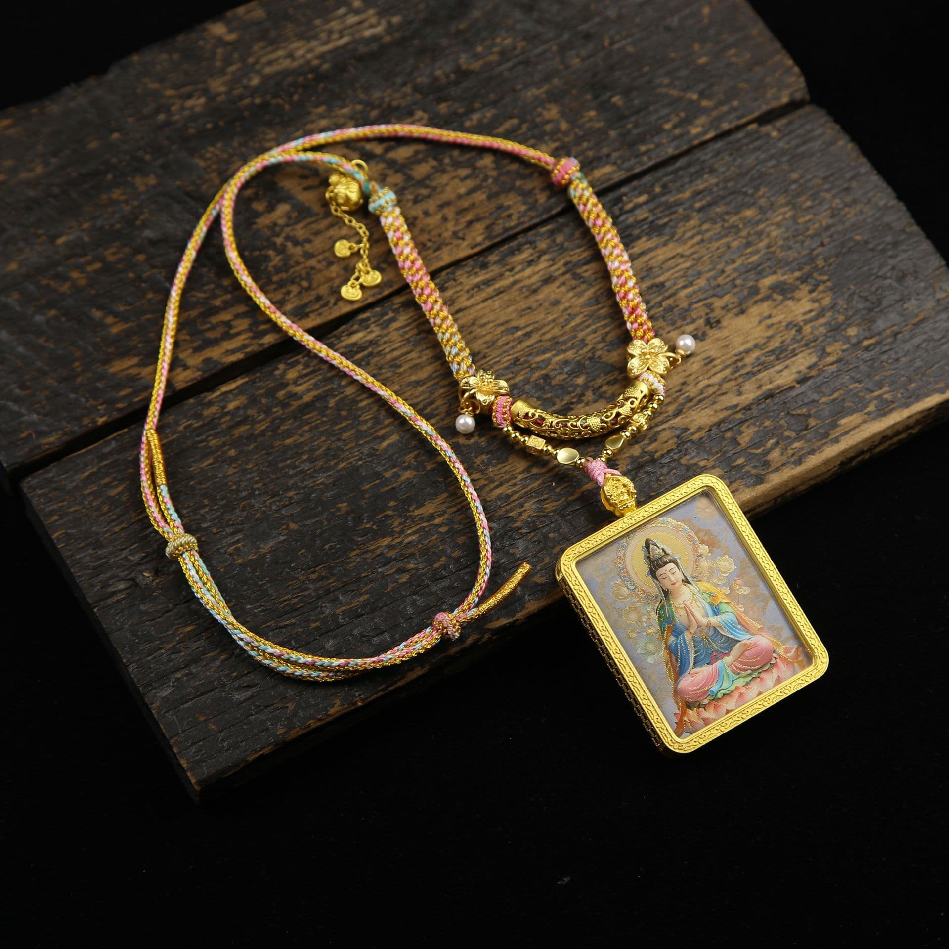 South Sea Guanyin portable pendant decorative necklace, hand-painted gold-traced Buddhist double-sided Thangka golden Gau box Putuo Mountain.