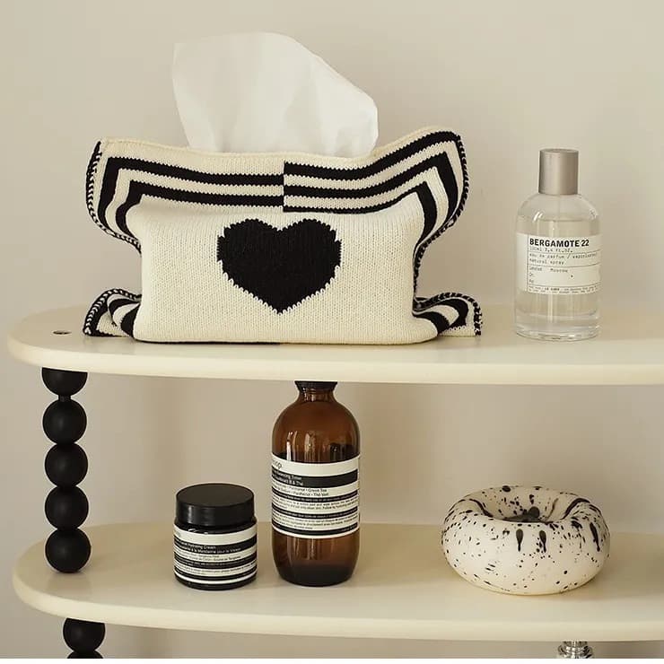 Nordic-style heart-shaped knitted tissue bag for living room, dining table, tissue box, storage, desktop decoration.