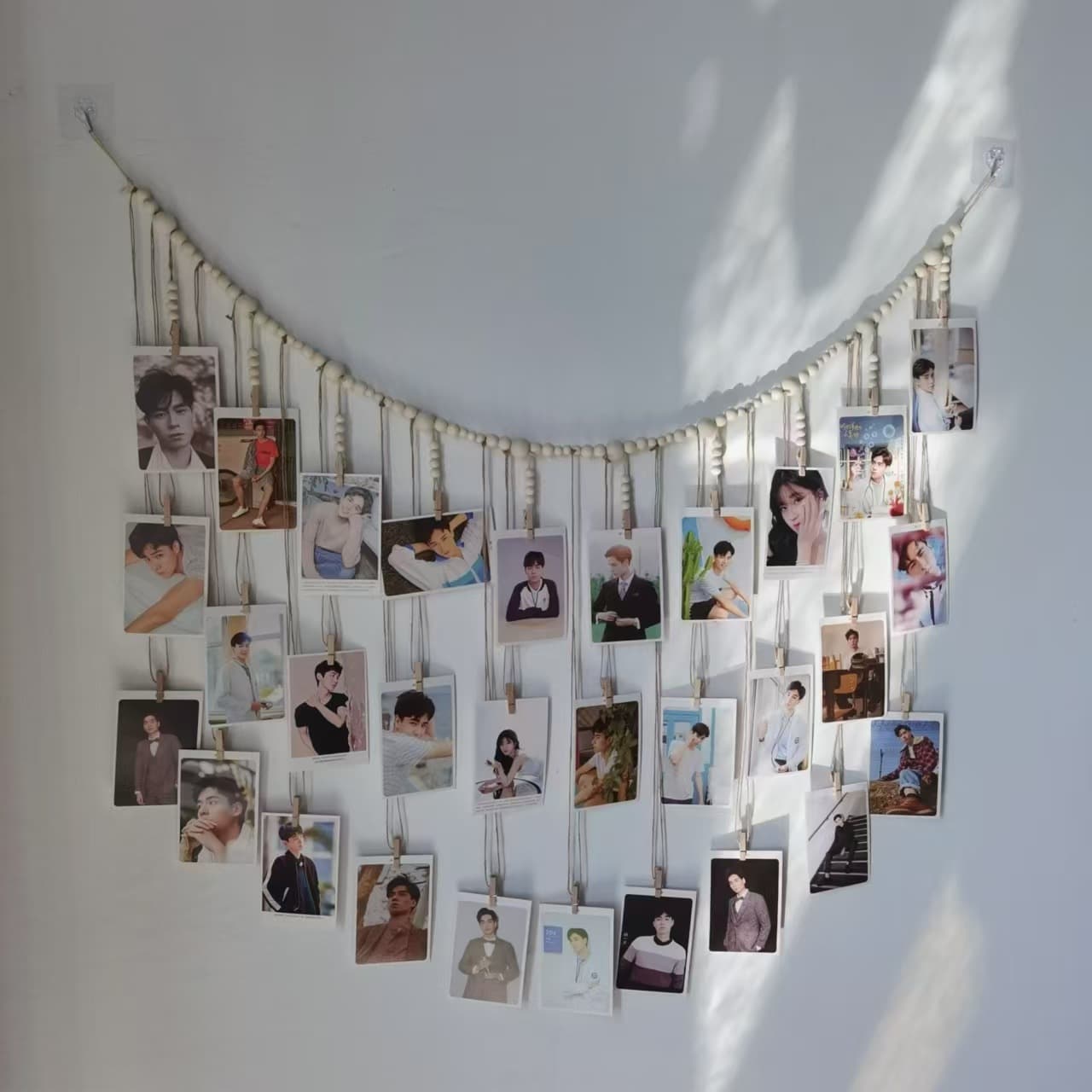 Home Decor Photo Wall with Wooden Beads and Hemp Rope Clips - Wall-Mounted Photo Storage and Display Clips for Living Room Background Walls