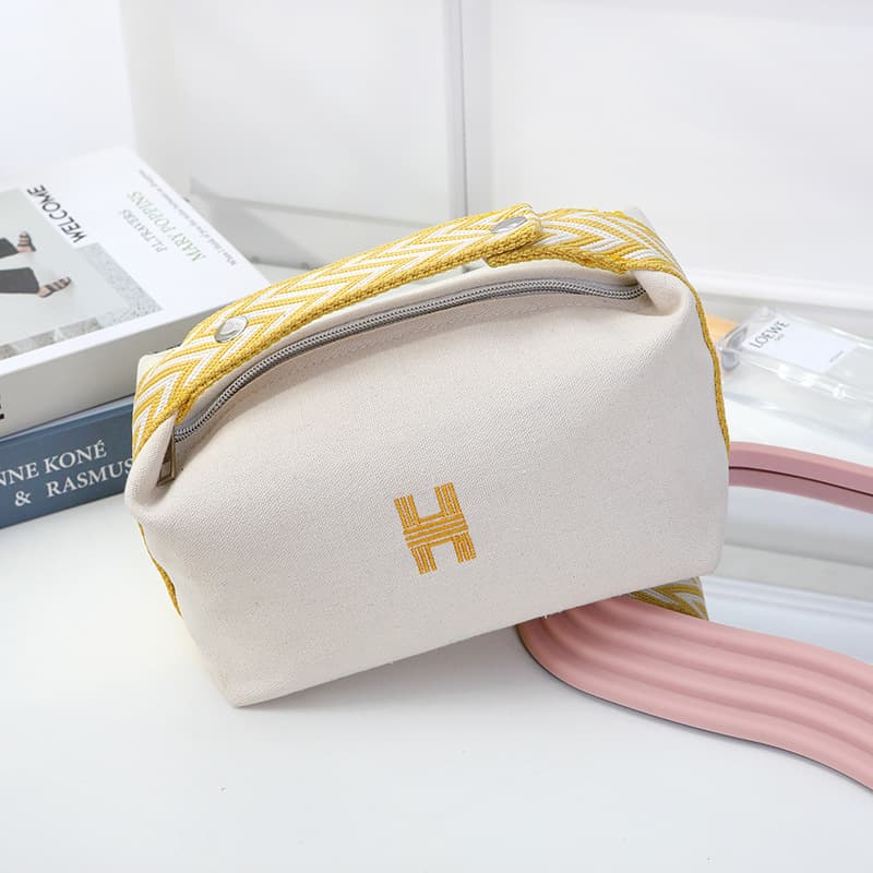 Large Capacity Fashion Makeup Bag High-End Portable Travel Organizer Toiletry Bag for Women Simple Waterproof New Style