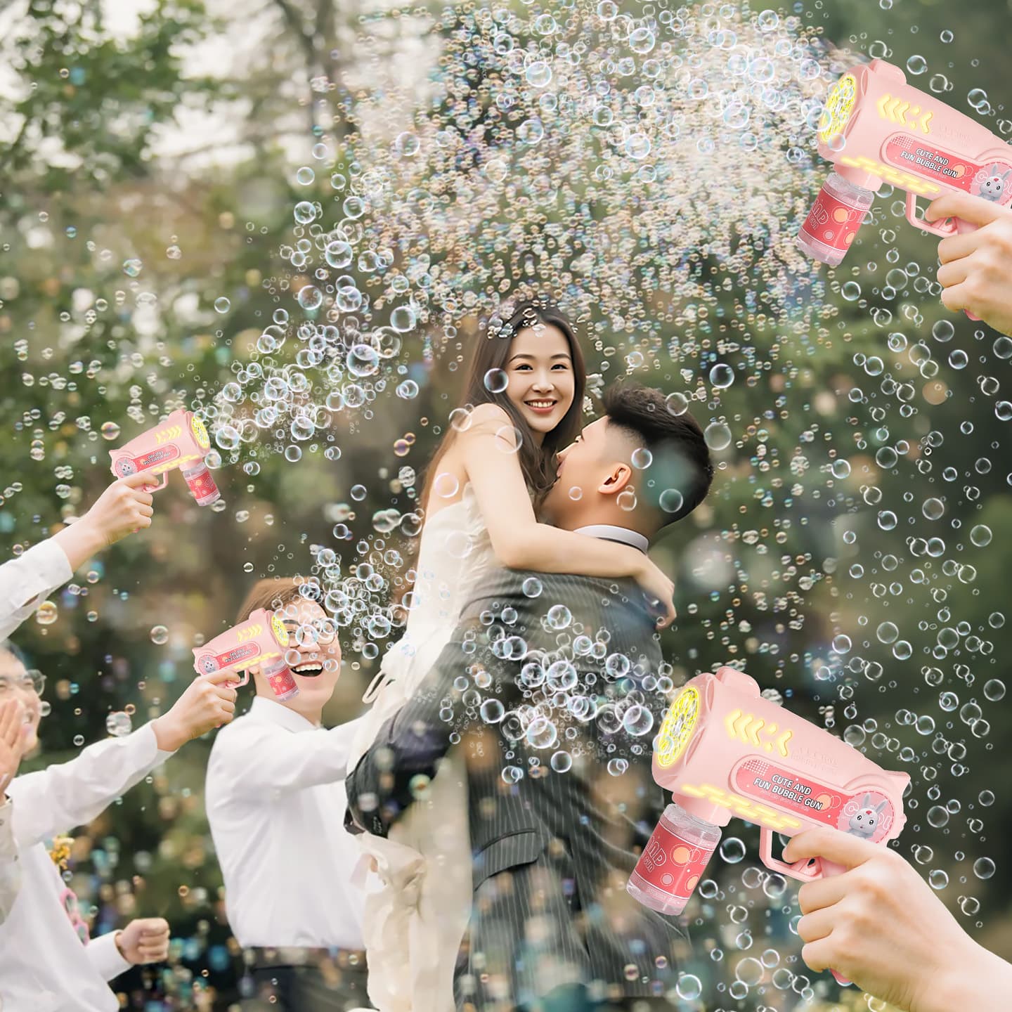 Bubble machine, specially designed for outdoor lawn weddings, fully automatic handheld photo prop for bridesmaids, creating a special wedding atmosphere.