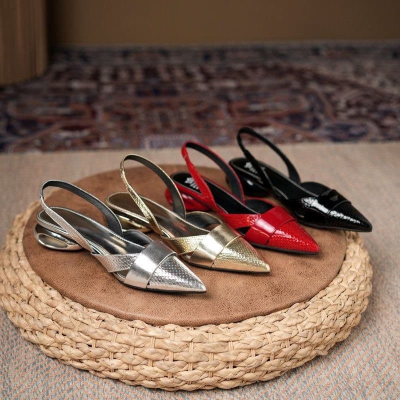 2026 Summer New Pointed Low Heel Patent Leather Versatile Fairy Style Closed-Toe Sandals for Women, Pair with Dresses