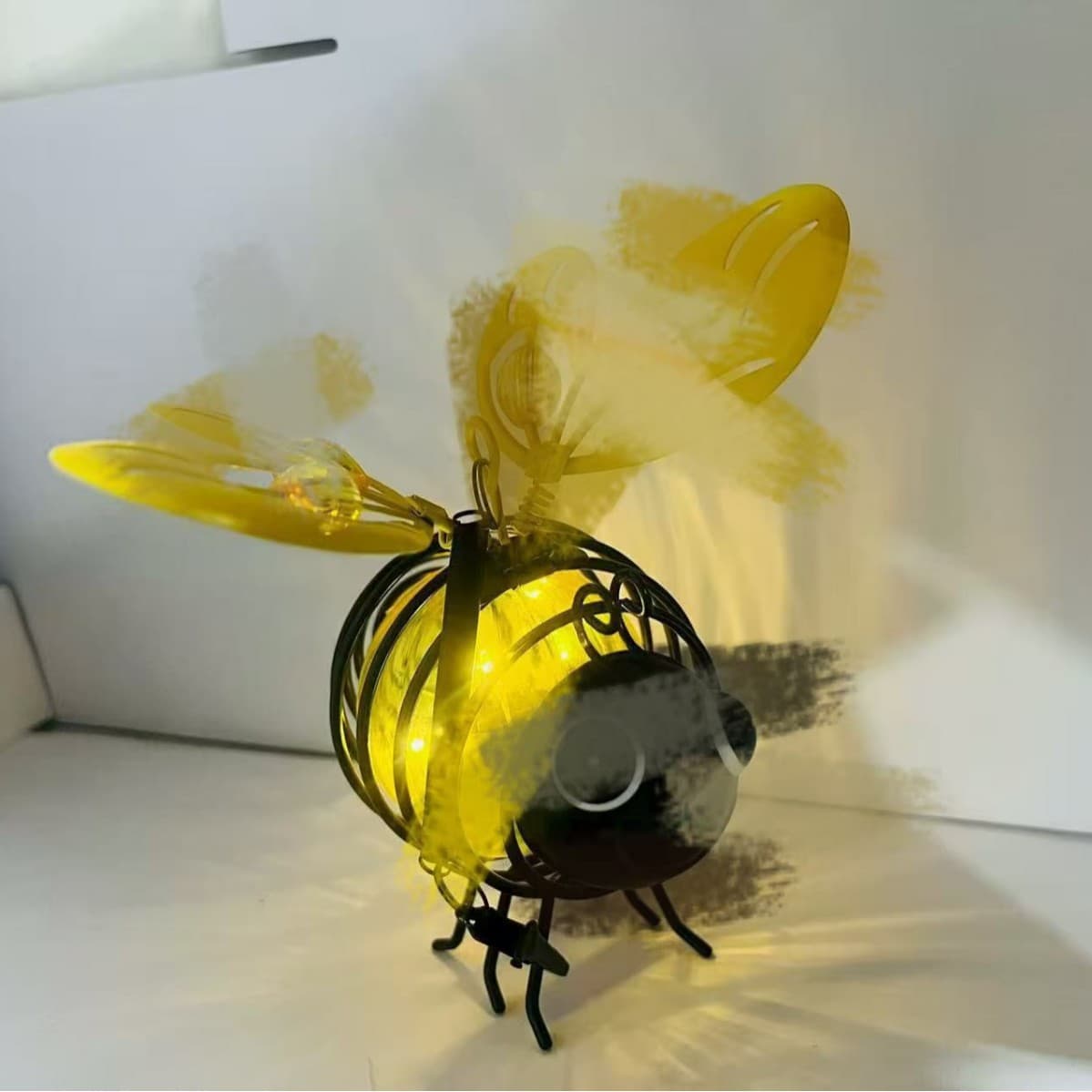 Factory Direct Solar Garden Light Creative Simulated Insect Outdoor Waterproof Garden Hanging Decoration Bee Iron Art Pendant