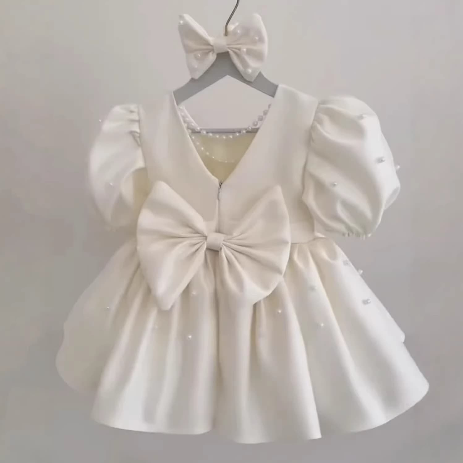 Children's First Birthday Princess Dress 2026 New White Puff Sleeve Satin Mini Dress Girls Piano Performance Clothes