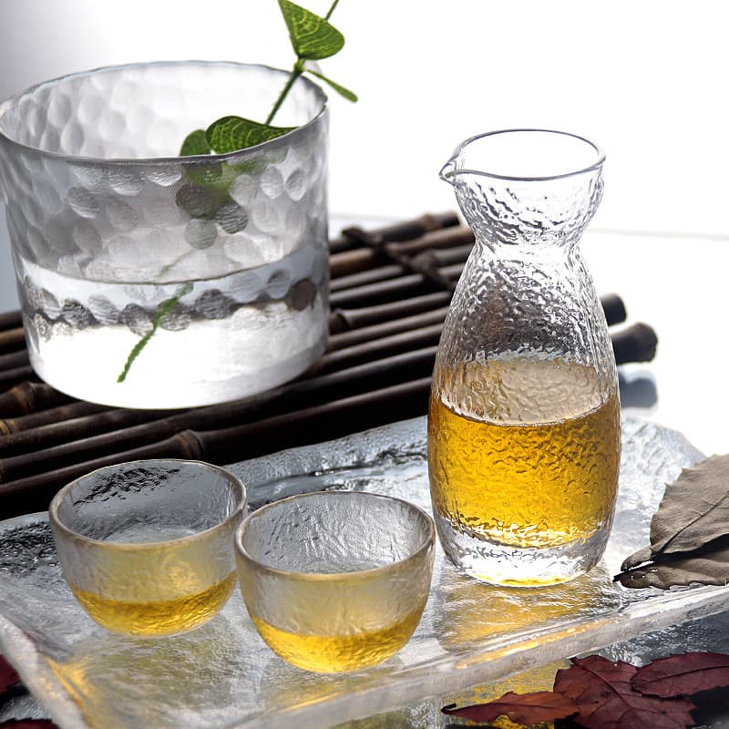 Japanese-style household sake bottle, plum wine cup, fruit wine/white liquor cup, small rice wine cup, hammered glass cup.