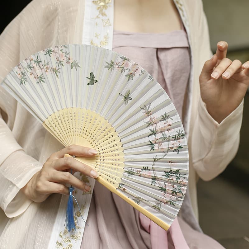 New Chinese Style Suzhou Retro Folding Fan Portable Summer Fan For Women Handheld Silk Material Bamboo Frame Traditional Hanfu Accessory
