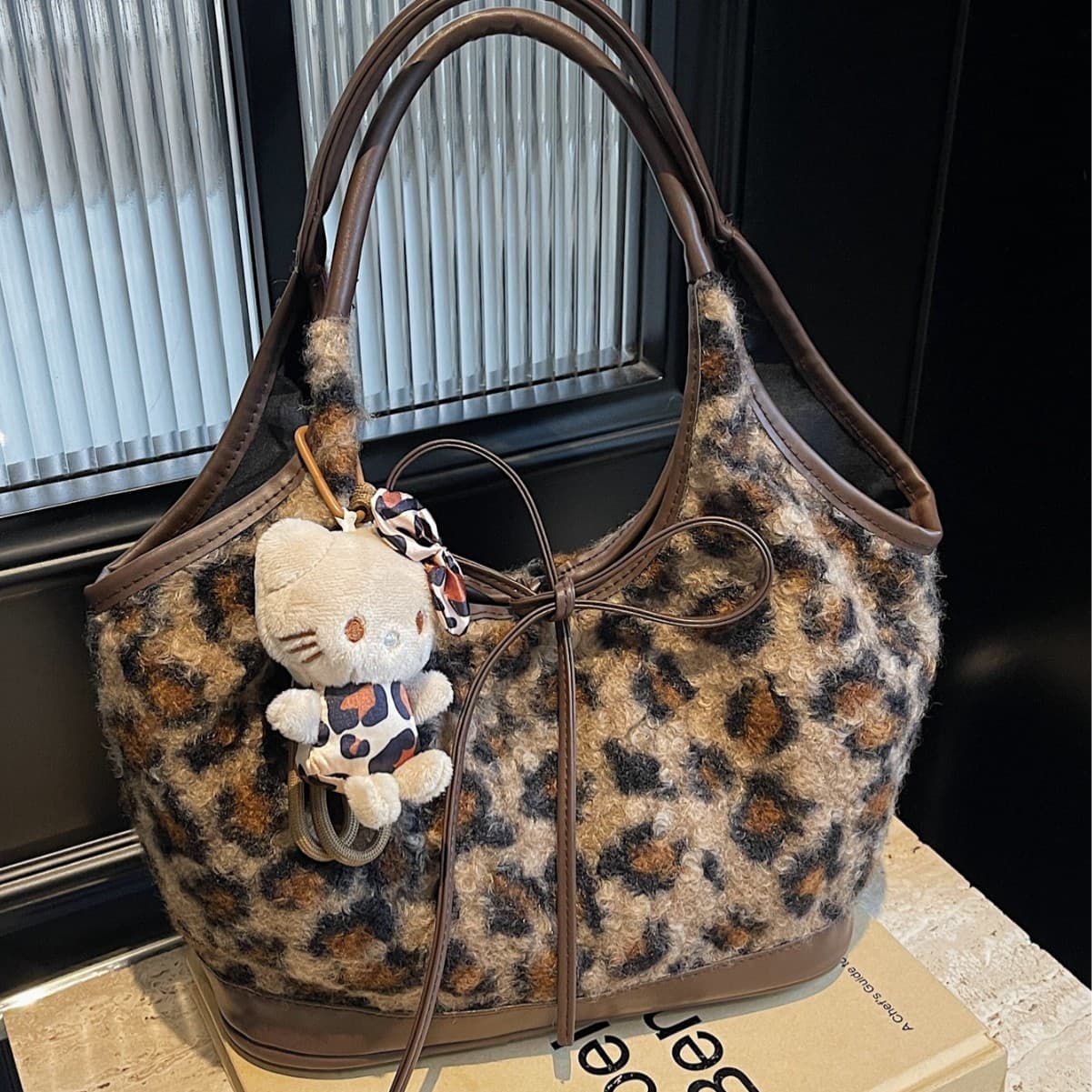 Retro Korean Plush Leopard Print Tote Bag Large Capacity Commuter Handbag with Bow Knot Underarm Bag for Daily Use