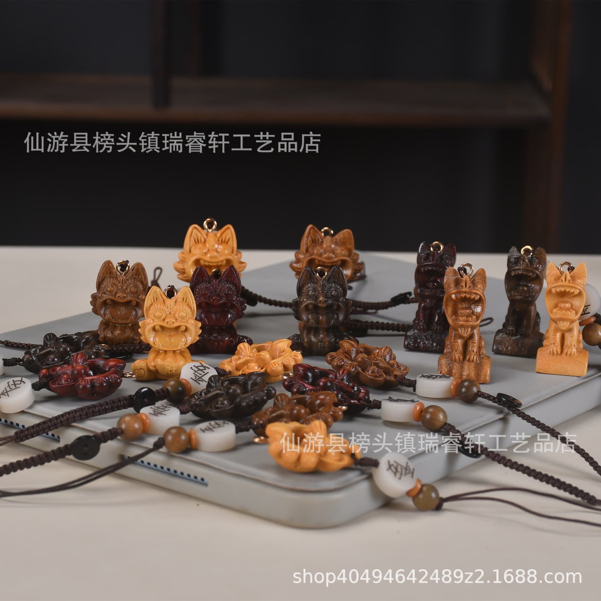 Sandalwood Cartoon Lucky Cat Necklace Accessories, DIY Cultural Pendant Manufacturer Wholesale