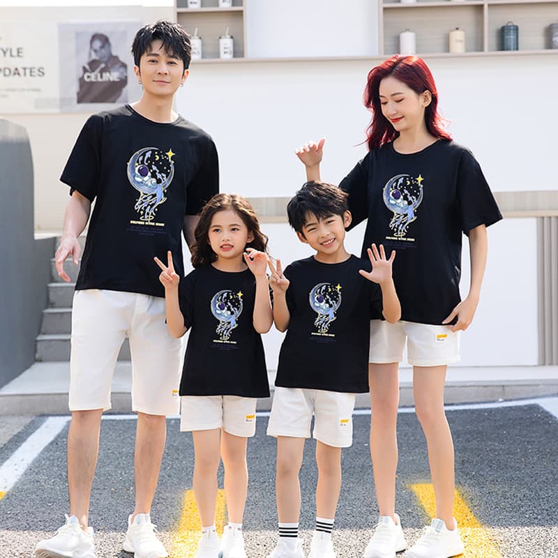 Niche design parent-child wear 2025 new summer family wear short-sleeved T-shirt shorts suit for a family of four.