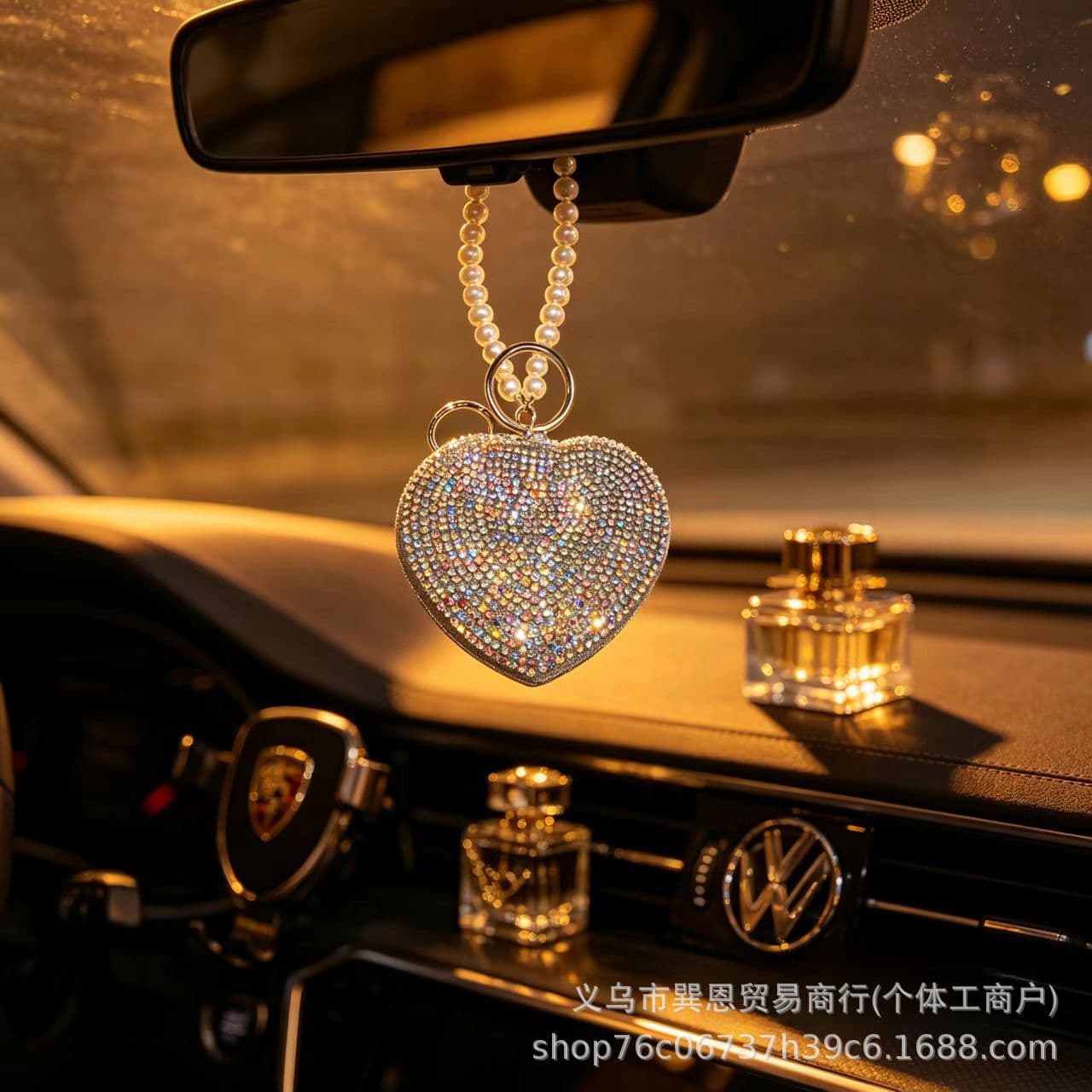 Creative Rhinestone Heart Mirror Keychain Portable Folding Compact Mirror Car Keychain Bag Charm Women's Gift