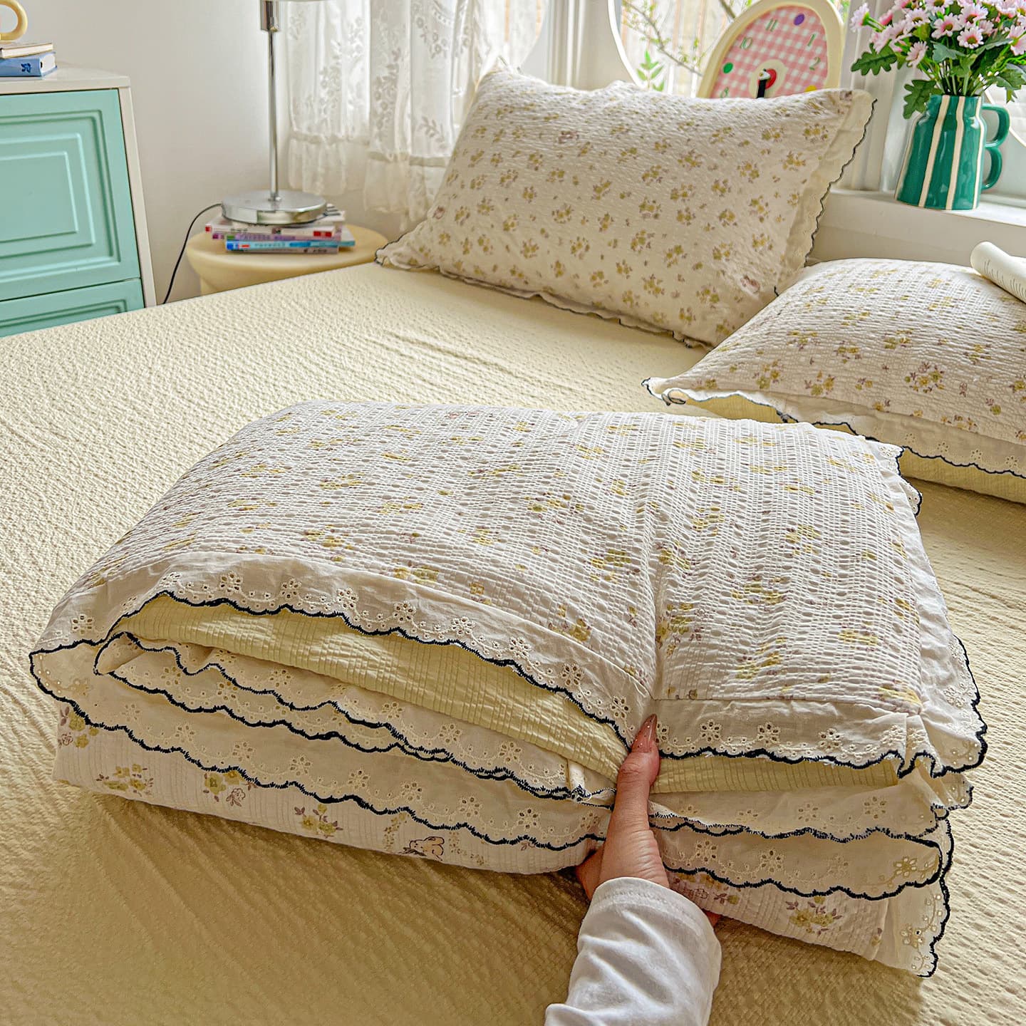 2026 New French Lace Puff Gauze Summer Quilt 4-Piece Set Machine Washable Summer Blanket Bedding Wholesale