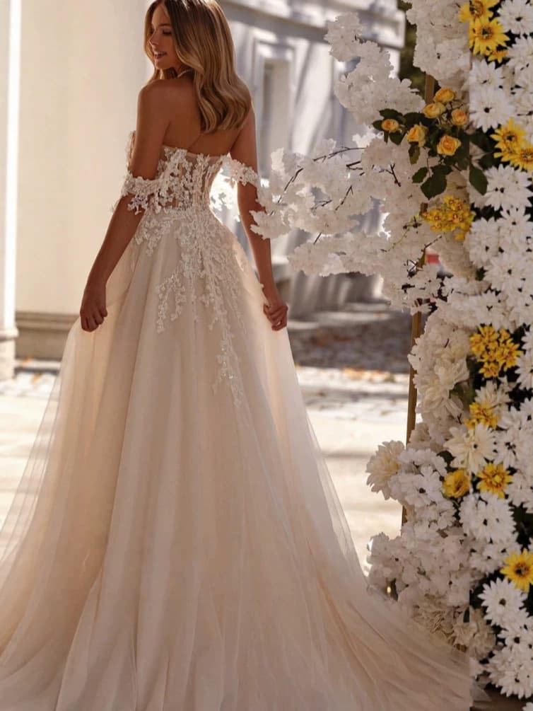 One-Shoulder Wedding Dress for Overseas Amazon Market, Travel Photography Light Wedding Gown, Strapless Small Train, Sheer Deep V-Back