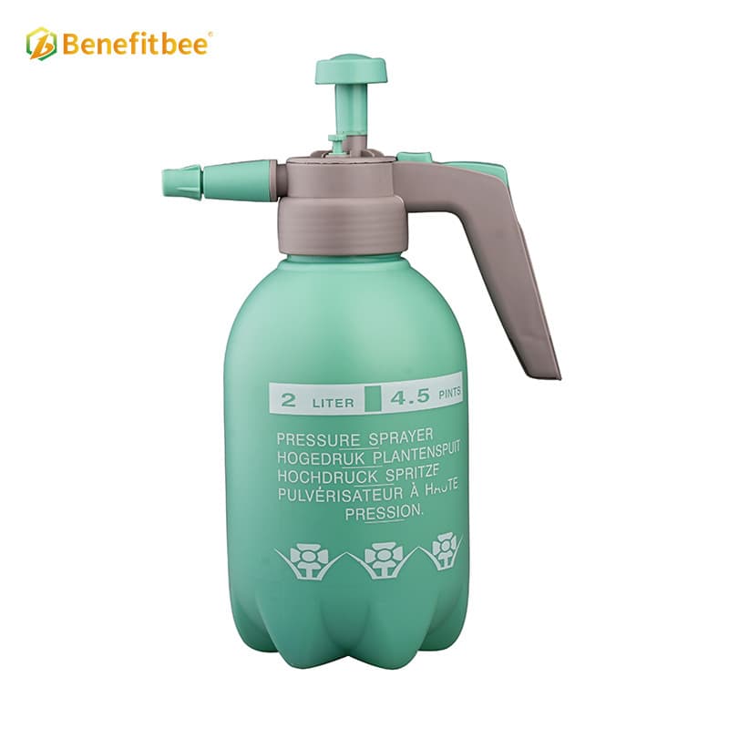 Beekeeping Tool Plastic Manual Air Pressure Sprayer Hive Frame Comb Disinfector Bee Medicine Watering Can