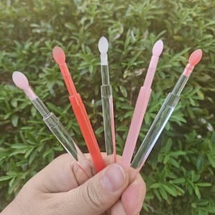 Upgraded Silicone Lip Brush with Cap Lipstick Brush Lip Gloss Portable Lip Balm Lip Blending Brush Makeup Tool